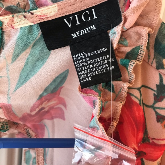 Medium VICI Pink Floral Dress with cutout NWT - Picture 2 of 11